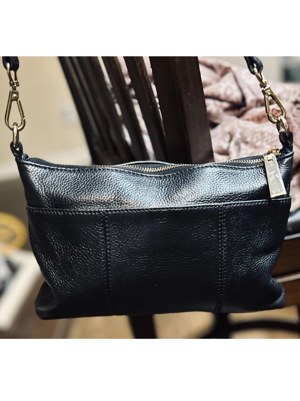 Goes W Everything Tommy Hilfiger Black Pebbled Leather Crossbody Bag  Adj. Strap - Picture 2 of 11